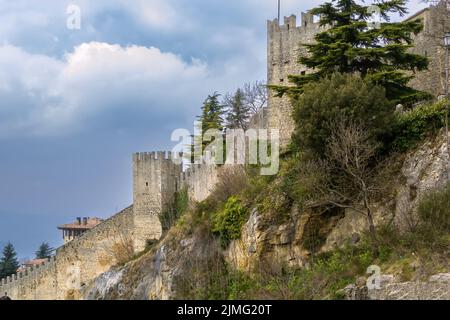 Mura della fortezza di San Marino Foto Stock