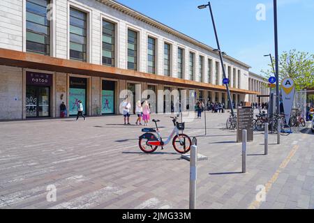 PADOVA, ITALIA -14 Apr 2022- Vista della stazione ferroviaria di Padova Centrale, Veneto, Italia nord-orientale. Foto Stock