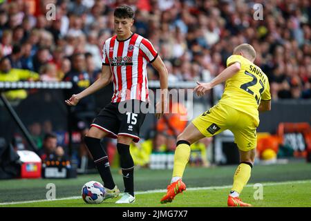 Sheffield, Regno Unito. 06th ago 2022. Anel Ahmedhodzic #15 di Sheffield United e George Saville #23 di Millwall di Sheffield, Regno Unito il 8/6/2022. (Foto di ben Early/News Images/Sipa USA) Credit: Sipa USA/Alamy Live News Foto Stock