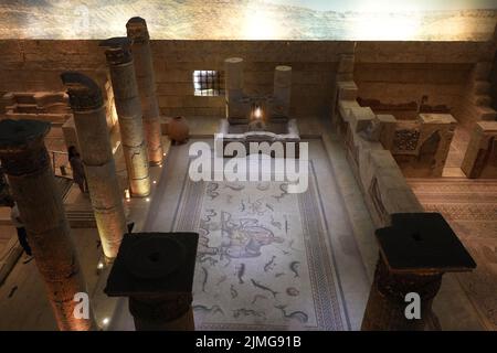 Vista del Museo del Mosaico Gaziantep con il Mosaico Poseidon. Foto Stock