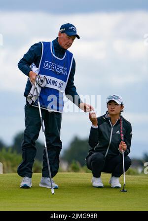 Gullane, Scozia, Regno Unito. 6th agosto 2022. Terza prova del campionato AIG Women’s Open di golf a Muirfield, nella East Lothian. PIC; Rose Zhang il dilettante. Iain Masterton/Alamy Live News Foto Stock