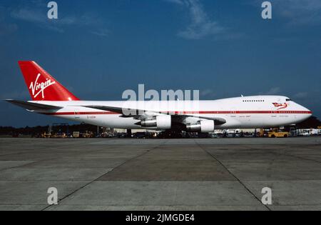 A Virgin Airways Boeing serie 747-200 Airliner presso l'aeroporto di Gatwick a Londra nell'agosto 1986. Numero di registrazione G-VGIN, questo era il secondo 747 di Virgin, e servito fino al 2008 quando fu demolito. Foto Stock