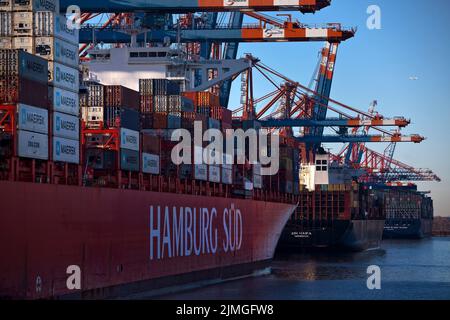 Nave container di classe CAP-SAN presso il terminal container Eurogate, porto, Amburgo, Germania, Europa Foto Stock