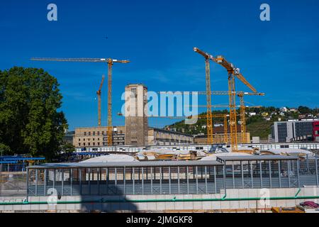 Gru, cantiere di grandi dimensioni, terreno di Stoccarda-21, Stoccarda, Baden-Wuerttemberg, Germania, Europa Foto Stock