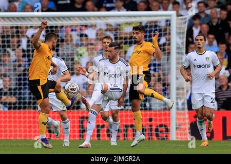 Jack Harrison #11 del Leeds United gioca la palla in avanti Foto Stock