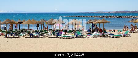 MARBELLA, ANDALUCIA, SPAGNA - MAGGIO 4 : Vista sulla spiaggia di Marbella Spagna il 4 Maggio 2014. Persone non identificate. Foto Stock