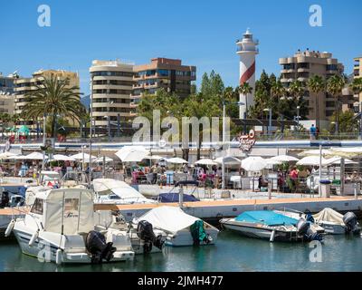 MARBELLA, ANDALUSIA/SPAGNA - 4 MAGGIO : Vista del porto turistico di Marbella Spagna il 4 maggio 2014. Persone non identificate. Foto Stock