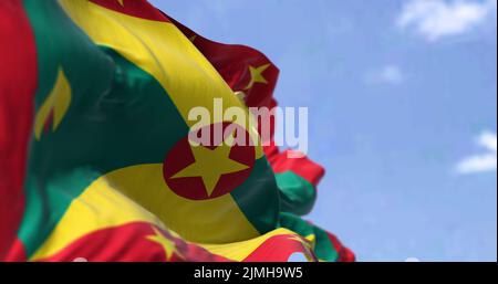 Particolare della bandiera nazionale di Grenada che ondola nel vento in una giornata limpida Foto Stock