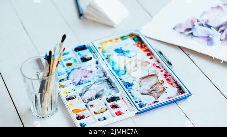 scuola d'arte fine acquerello tavolozza pennelli Foto Stock