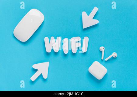 Wi-Fi scritto con frecce Foto Stock