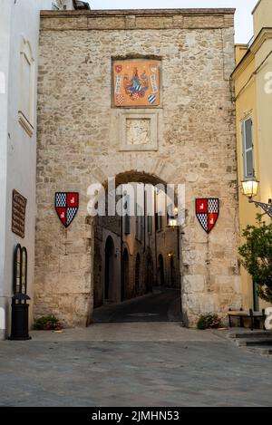 Arco di ingresso del 'Rione Rocca' san gemini, Italia Foto Stock