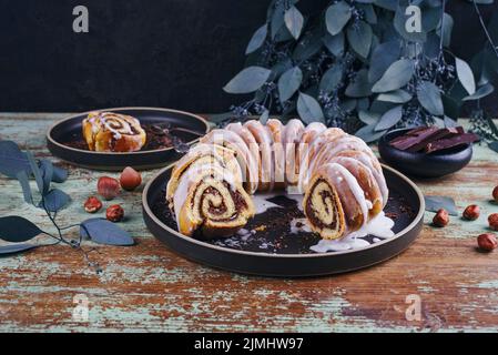 Tradizionale babka polacca affaccia torta con nocciole Foto Stock