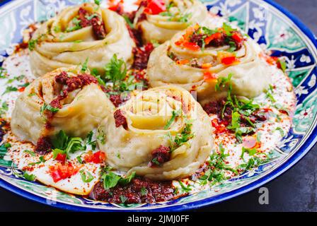 Tradizionale afghano Ay khanom al vapore con mincemeat Foto Stock