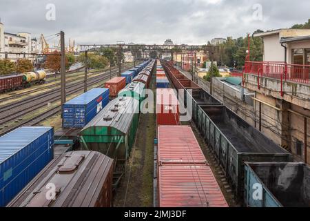 Terminal ferroviario delle merci visto presso il Marine Industrial Commercial Port. Per la prima volta dall'inizio della guerra russa di aggressione contro l'Ucraina, una nave che trasporta grano ha lasciato il porto di Odessa. Questo dovrebbe rendere milioni di tonnellate di grano disponibile di nuovo per il mercato mondiale. Prima della guerra di aggressione russa, l'Ucraina era uno dei più importanti esportatori di grano al mondo. Per loro, sono in gioco miliardi di entrate derivanti dalla vendita di grano e mais, tra le altre materie prime. (Foto di Mykhaylo Palinchak/SOPA Images/Sipa USA) Foto Stock