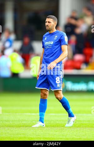 Oakwell Stadium, Barnsley, Inghilterra - 6th agosto 2022 Liam Sercombe (8) di Cheltenham - durante la partita Barnsley contro Cheltenham, Sky Bet League One, 2022/23, Oakwell Stadium, Barnsley, Inghilterra - 6th agosto 2022 Credit: Arthur Haigh/WhiteRosePhotos/Alamy Live News Foto Stock