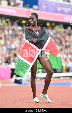 BIRMINGHAM, REGNO UNITO. AGO 6th Mary Moraa vince il 800m durante l'atletica all'Alexander Stadium di Perry Barr ai Birmingham 2022 Commonwealth Games sabato 6th agosto 2022. (Credit: Pat Scaasi | MI News) Credit: MI News & Sport /Alamy Live News Foto Stock