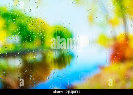 La pioggia di fondo scende da vicino Foto Stock