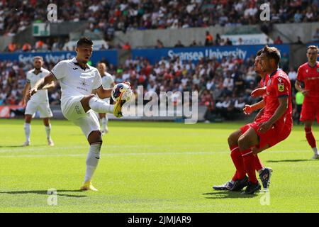 Swansea, Regno Unito. 06th ago 2022. Joel Piroe di Swansea City in azione. EFL Skybet Championship Match, Swansea City vs Blackburn Rovers presso lo Stadio Swansea.com di Swansea, Galles sabato 6th agosto 2022. Questa immagine può essere utilizzata solo a scopo editoriale. Solo per uso editoriale, licenza richiesta per uso commerciale. Nessun uso in scommesse, giochi o un singolo club/campionato/player pubblicazioni. pic di Andrew Orchard/Andrew Orchard sport fotografia/Alamy Live news credito: Andrew Orchard sport fotografia/Alamy Live News Foto Stock