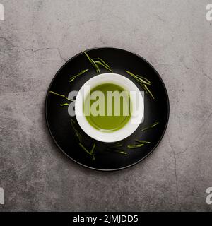 Piatto da tè Matcha da tazza con vista dall'alto Foto Stock