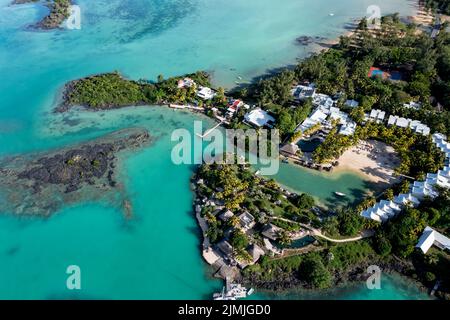 Vista aerea, spiagge con hotel di lusso a Cap Malheureux, Grand Gaube, Pamplemousses Regione, Mauritius, Africa Foto Stock