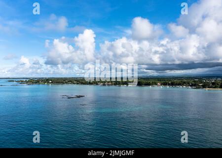 Vista aerea, spiagge con hotel di lusso a Cap Malheureux, Grand Gaube, Pamplemousses Regione, Mauritius, Africa Foto Stock