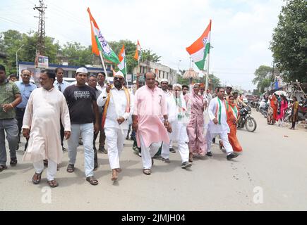 Beawar, Rajasthan, India. 5th ago 2022. I leader e i lavoratori del Congresso sollevano slogan durante una protesta a livello nazionale per l’aumento dei prezzi, la disoccupazione e l’aumento della GST sugli oggetti essenziali. (Credit Image: © Sumit Saraswat/Pacific Press via ZUMA Press Wire) Foto Stock