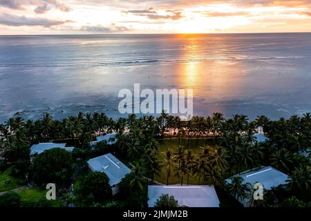 Vista aerea: Africa, Mauritius, Tramonto sulla costa di Flic en Flac Foto Stock