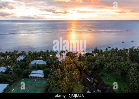 Vista aerea: Africa, Mauritius, Tramonto sulla costa di Flic en Flac Foto Stock