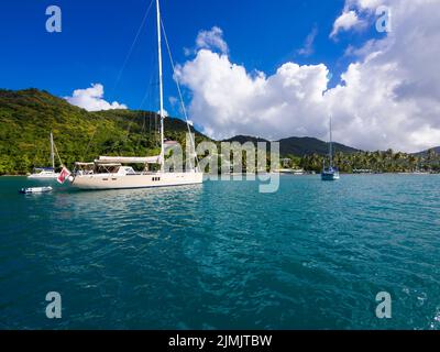 Segelyachts a der Marigot Bay Foto Stock