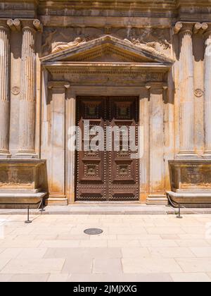 Ingresso al palazzo di Carlo V. Palacio de Carlos sui terreni dell'Alhambra Foto Stock