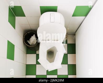 Tovaglioli sul sedile del water Foto Stock