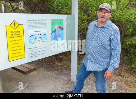 Andrew McIntyre, un residente di Adelaide in Australia, al Victor Harbour Heritage Trail sulla Encounter Bay a Victor Harbor, South Australia. Foto Stock