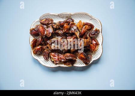 Date in una ciotola per eid mubarak Foto Stock