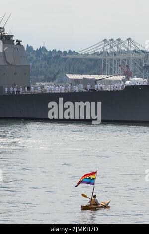 Seattle, Stati Uniti. 1st ago, 2022: I manifestanti della guerra al molo 62 Seafair Fleet Week. Foto Stock