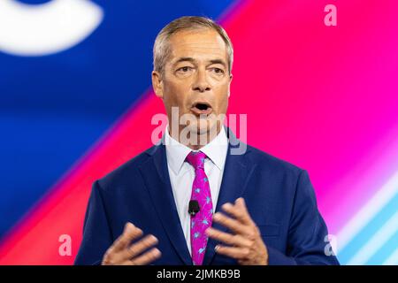 Dallas, Stati Uniti. 06th ago 2022. Nigel Farage parla durante la conferenza CPAC Texas 2022 all'Hilton Anatole (Photo by Lev Radin/Pacific Press) Credit: Pacific Press Media Production Corp./Alamy Live News Foto Stock