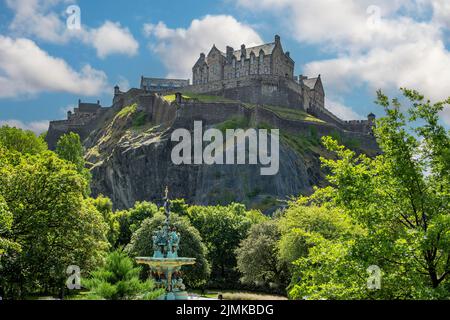 Il Castello da Princes Street Gardens, Edimburgo, Mid-Lothian, Scozia Foto Stock