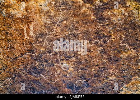 Petroglifi a tufo roccia masso, Crystal Wash, Pahranagat Valley, vicino Ash Springs, Nevada, USA Foto Stock