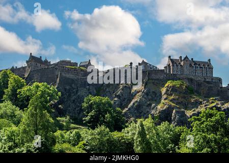 Il Castello da Princes Street Gardens, Edimburgo, Mid-Lothian, Scozia Foto Stock