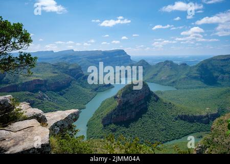 Percorso panoramico Soute Africa, canyon del fiume Blyde con tre rondavel, vista impressionante di tre rondavel e il fiume blyde Foto Stock