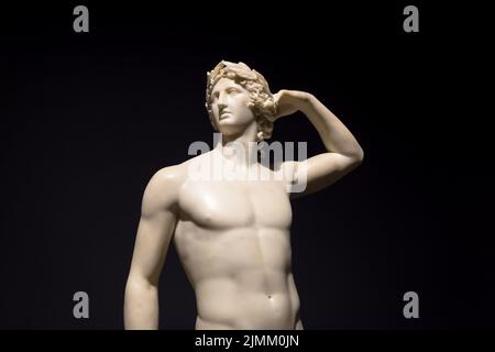 Apollo incoronarsi - l'antica scultura di Antonio Canova nel Museo Italiano Foto Stock