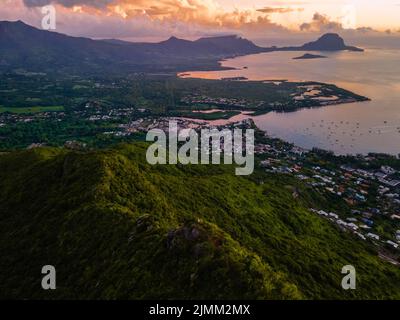 Mauritius, vista dalla montagna al tramonto, Black River Gorges National Park Mauritius Foto Stock