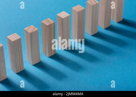 Pezzi di domino ad angolo alto Foto Stock