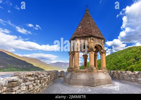 Complesso del castello di Ananuri sul fiume Aragvi in Georgia Foto Stock