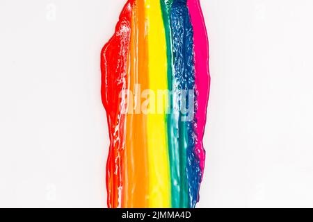 Pennellate a olio arcobaleno con pennellate di fondo bianco Foto Stock