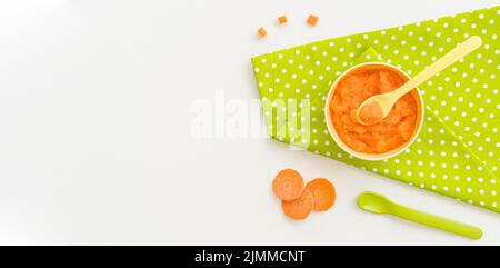 Copia spazio puree carota bambino Foto Stock