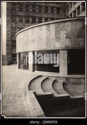 Poelzig Hans (1869-1936), I.G.-Colors a Francoforte sul meno. Edificio amministrativo (1928-1928): Sala centrale dall'esterno. Foto su carta, 23,6 x 17,2 cm (inclusi i bordi di scansione) Foto Stock