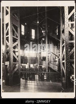 Poelzig Hans (1869-1936), mostra e torre d'acqua, Poznan (1910-1910): Interno, piano 1st, piattaforma. Foto su carta, 22,5 x 17,5 cm (inclusi i bordi di scansione) Foto Stock