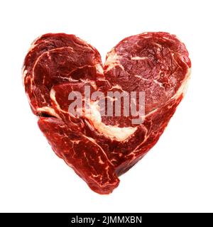 Carne di manzo cruda fresca a forma di cuore Foto Stock