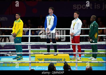 Callum Peters, Silver, Scotland's Sam Hickey vince Gold, Englands Lewis Richardson, Bronze e Sennikiwi Bongco del Sudafrica, Bronze in the Men's Middle (71-75kg) Final al NEC il 10° giorno dei Giochi del Commonwealth 2022 a Birmingham. Data foto: Domenica 7 agosto 2022. Foto Stock