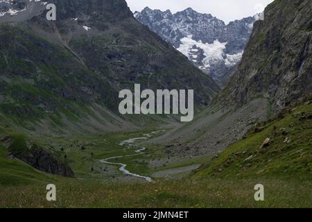 Parco Nazionale degli Ecrins, Francia. Valle del fiume Romanche. Non lontano dal villaggio Villar d'Arene. Foto Stock